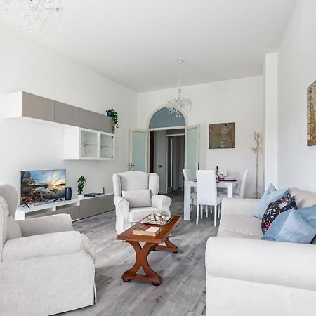 Lungarno Elegant Apartment With Panoramic Balcony Pisa Eksteriør bilde
